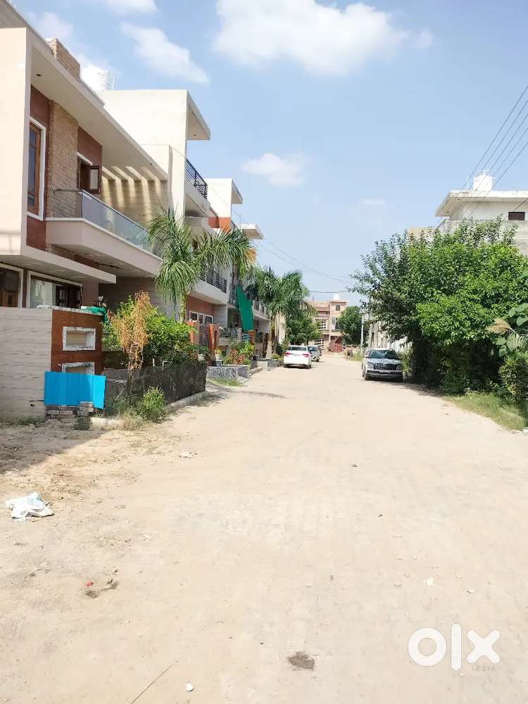 Plot for sale adjoining signature lake city