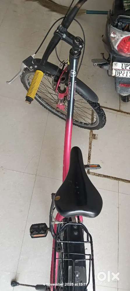 A pink colour cycle of ninety one brand saturn model