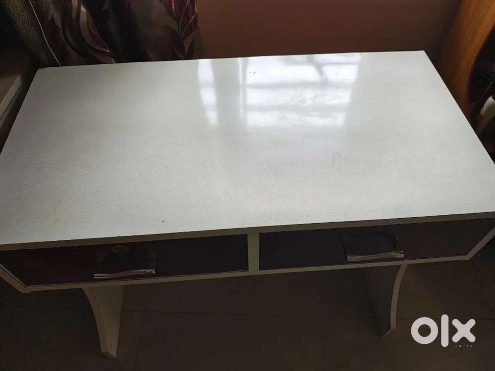 Computer tables