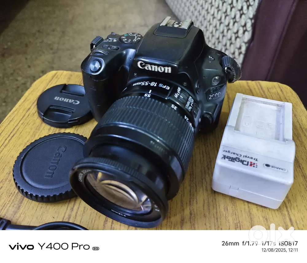Canon 200D Good condition 2 Lens & Chargar