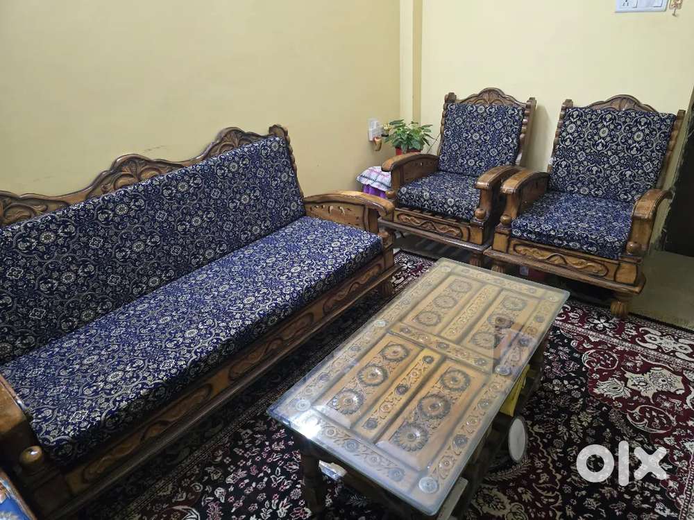 SOFA SET WITH TEAPOY TABLE