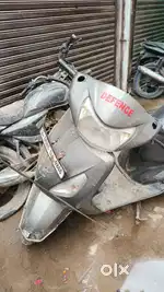 Emergency hai , showroom se banke aayi hai Bilkul theek condition hai