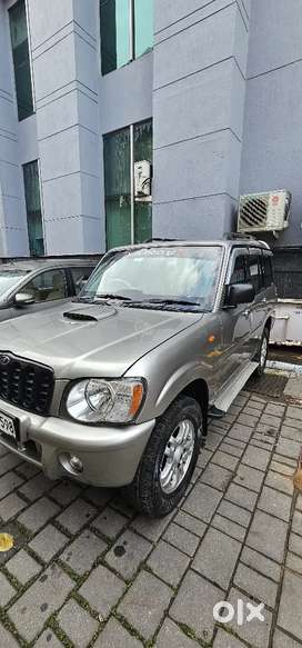 I'm sailing Mahindra Scorpio lx