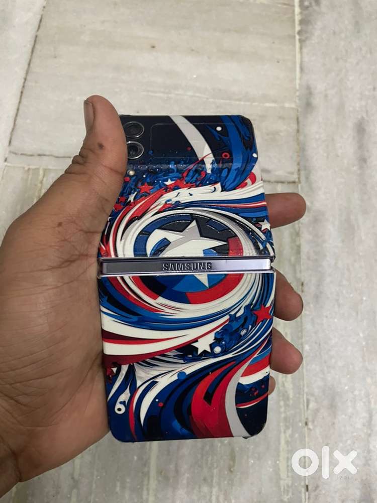 Sumsung galaxy z flip 4