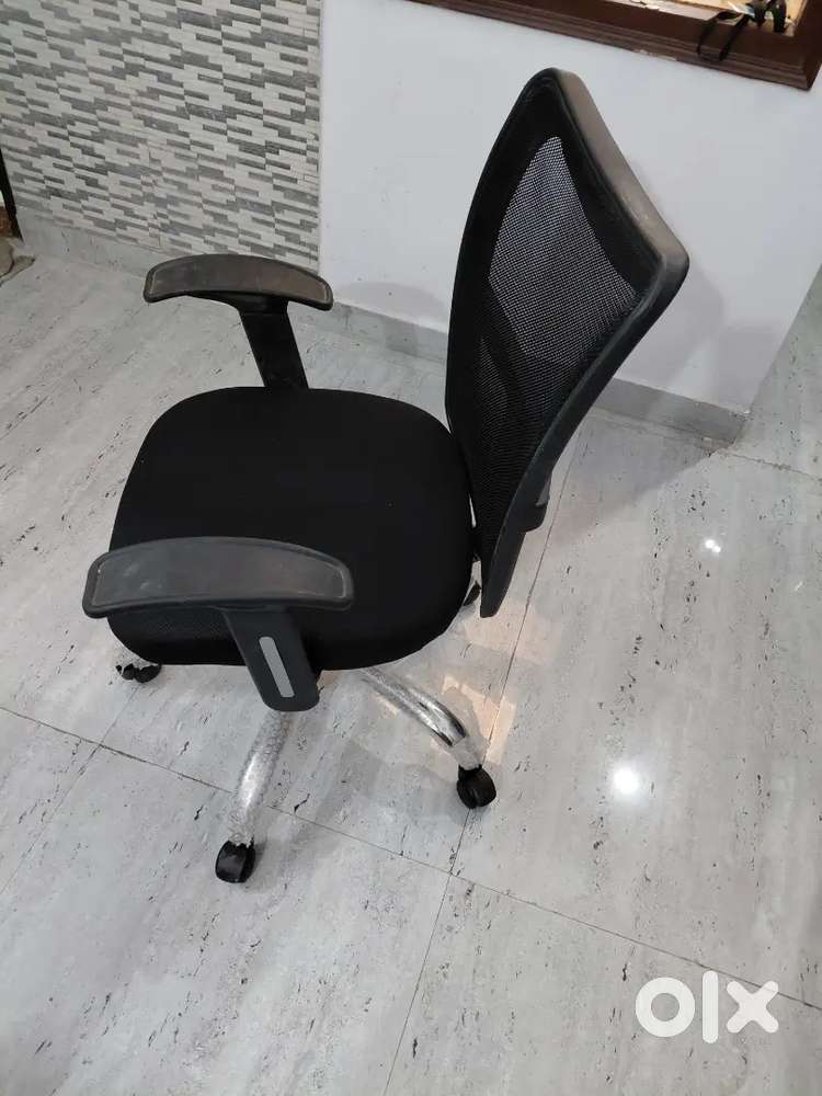 COMPUTER WORK CHAIR in EXCELLENT CONDITION