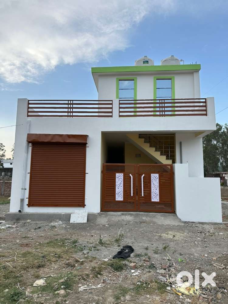 4 room set with Attached Washroom is for sale