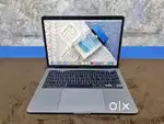 M2 Chip in AppleCare Warranty 8GB/256GB SSD 13Inch Apple Macbook Pro