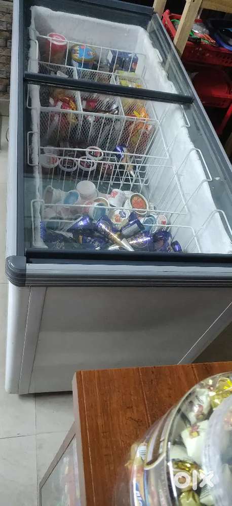 Voltas 405 ltrs glass top deep freezers