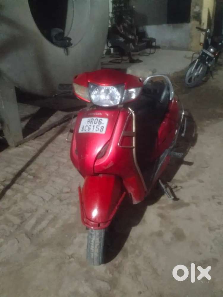 Honda Activa red colour