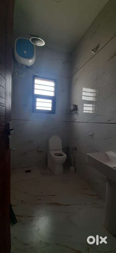 2BHK funrnished floor, with 2 bath, modular kitchen with chimney,