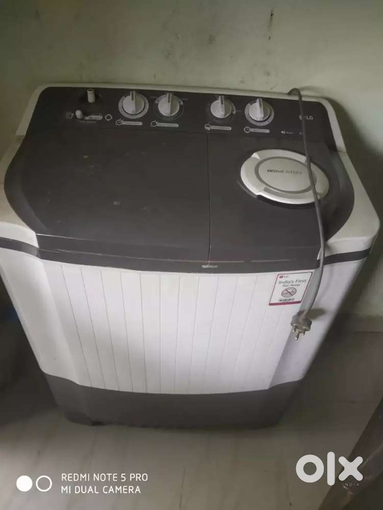 LG SEMI AUTOMATIC WASHING MACHINE