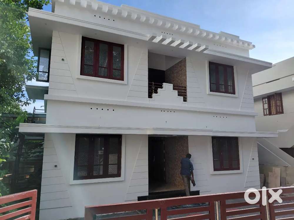 Ground floor & first floor Available kulathoor Manvila road