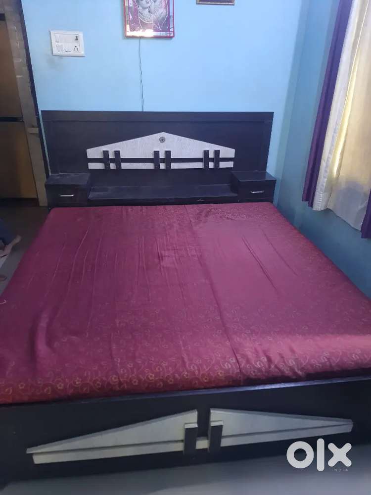 King size double Bed(2500) + Computer table(1000) + White Board(500)