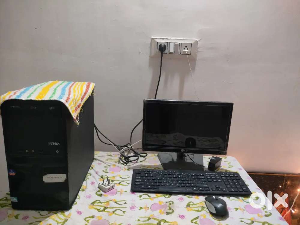 Computer  Use in Small kid like game kid a learn