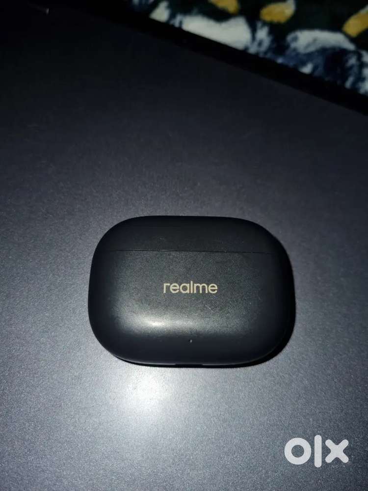 Realms buds t300 in new condition with charging cable