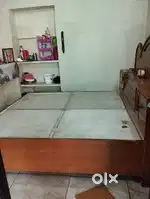 Double bed with box