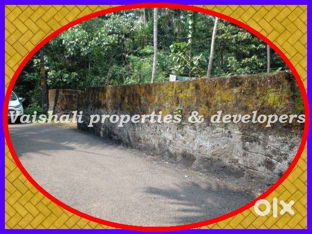 7 cents Residential Plot in prime location-Karaparambu-East Hill Road