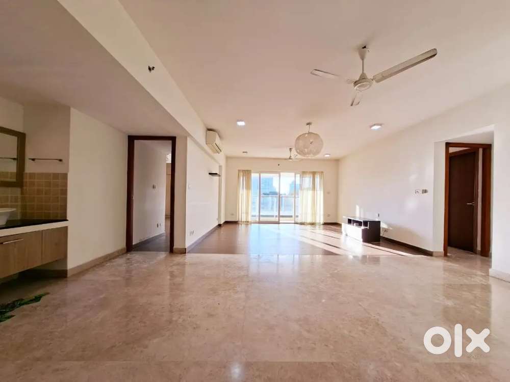 At kowdiar 3BHK luxurious flat for rent