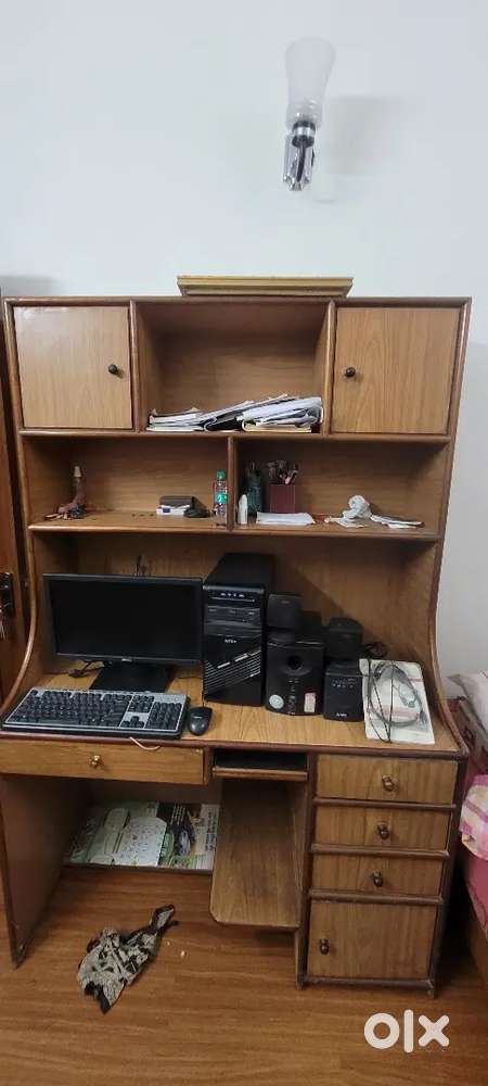Computer table