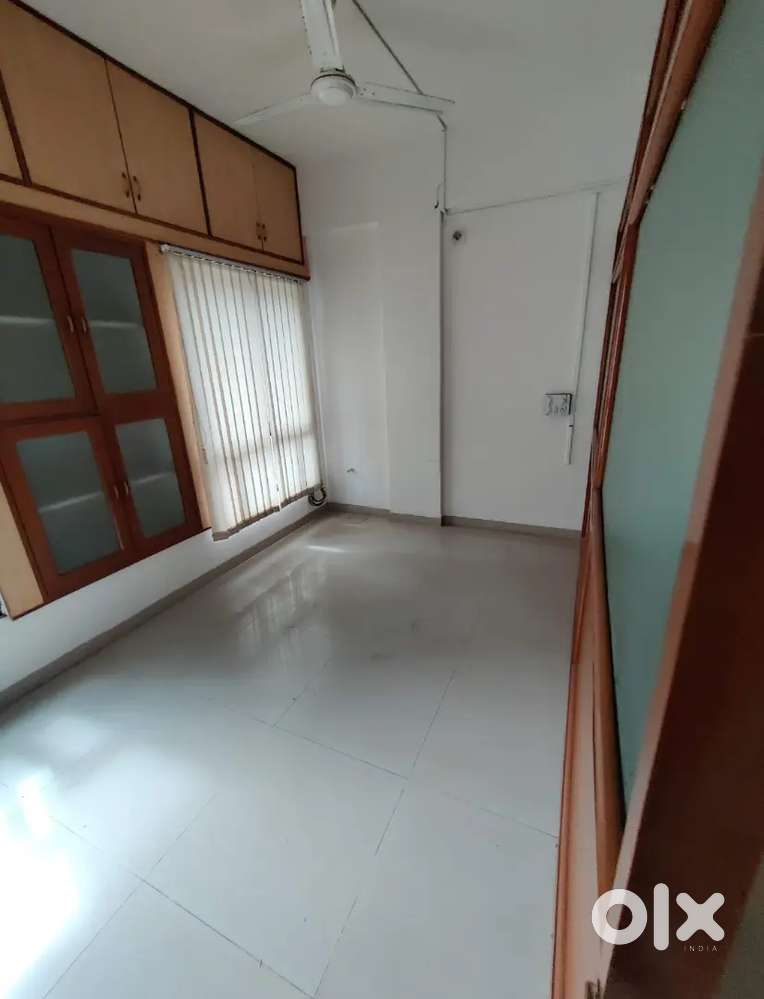 Semi furnished office