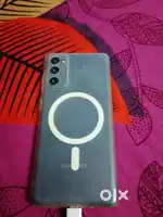 Mobile ok hr koi dikkat nahi he bil box charger sab avelibal