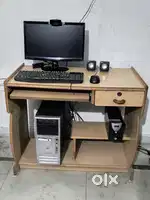 Desktop Computer, Win 7, 80 GB HDD, 2 GB RAM with Table & all items