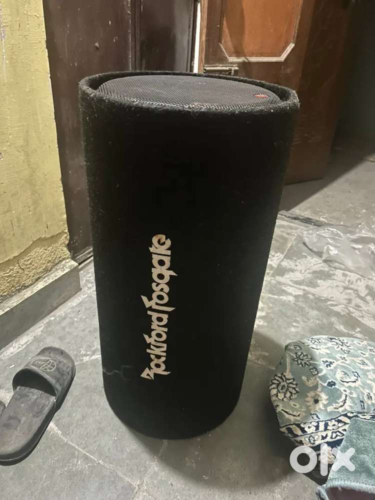 Woofer and amplifier