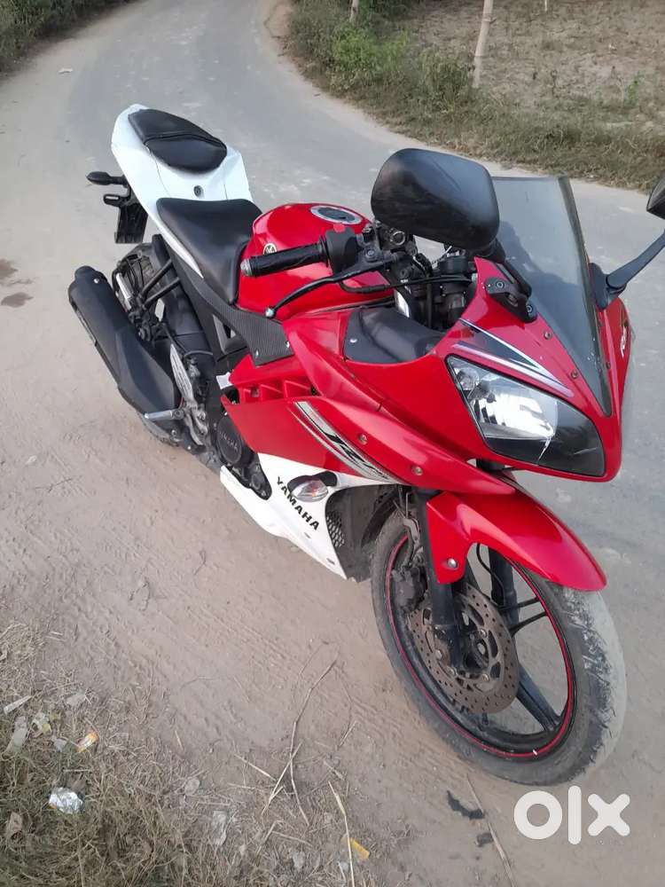 YAMAHA R15 V2