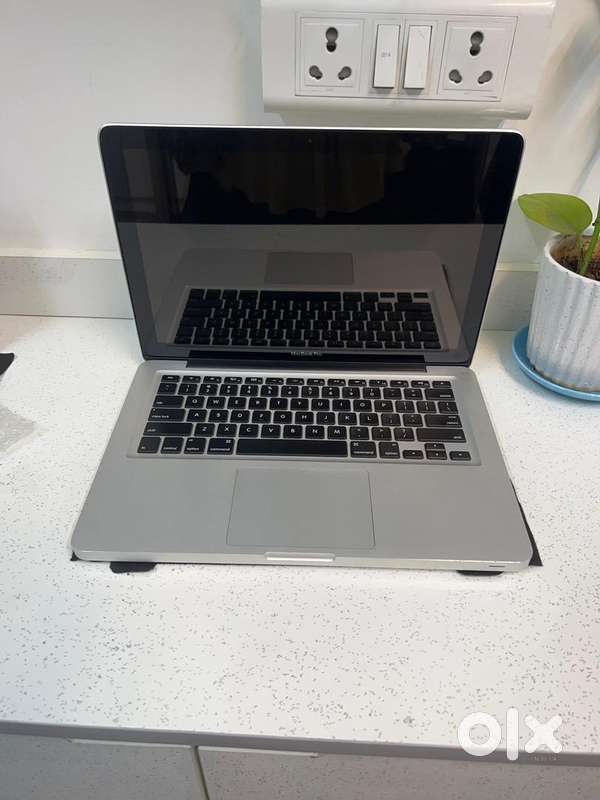A1278 Macbook Pro with 16gb ram ,256ssd with charger