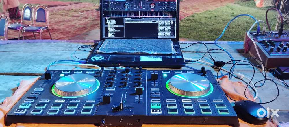 DJ CONTROLLER AND LAPTOP