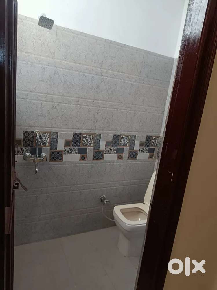 affordable price in 3bhk flat for sale near by gaur chowk
