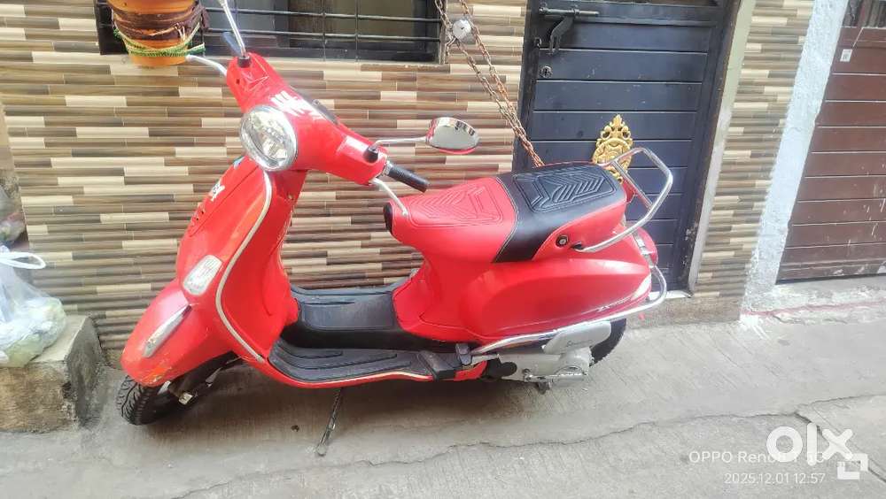 Vespa 125 red