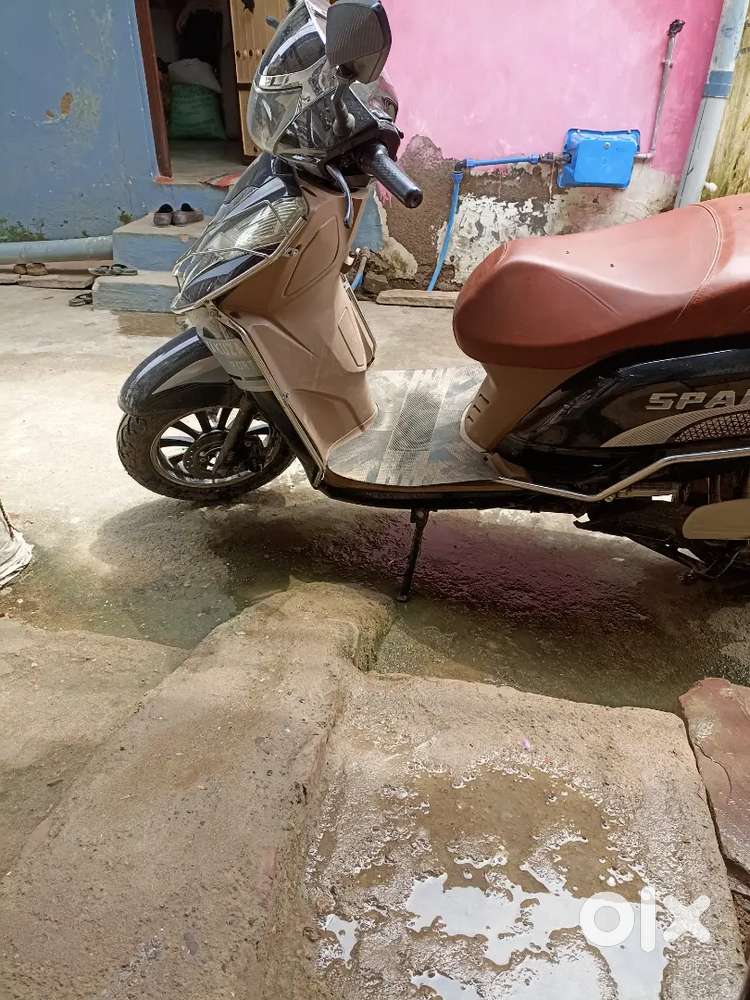Ek dam new rakhi hai