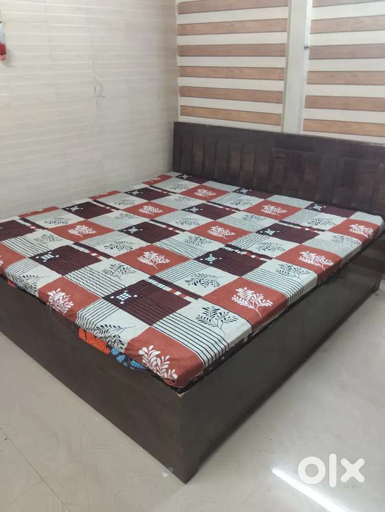 6 by 6   wooden bed at 5000 rs only