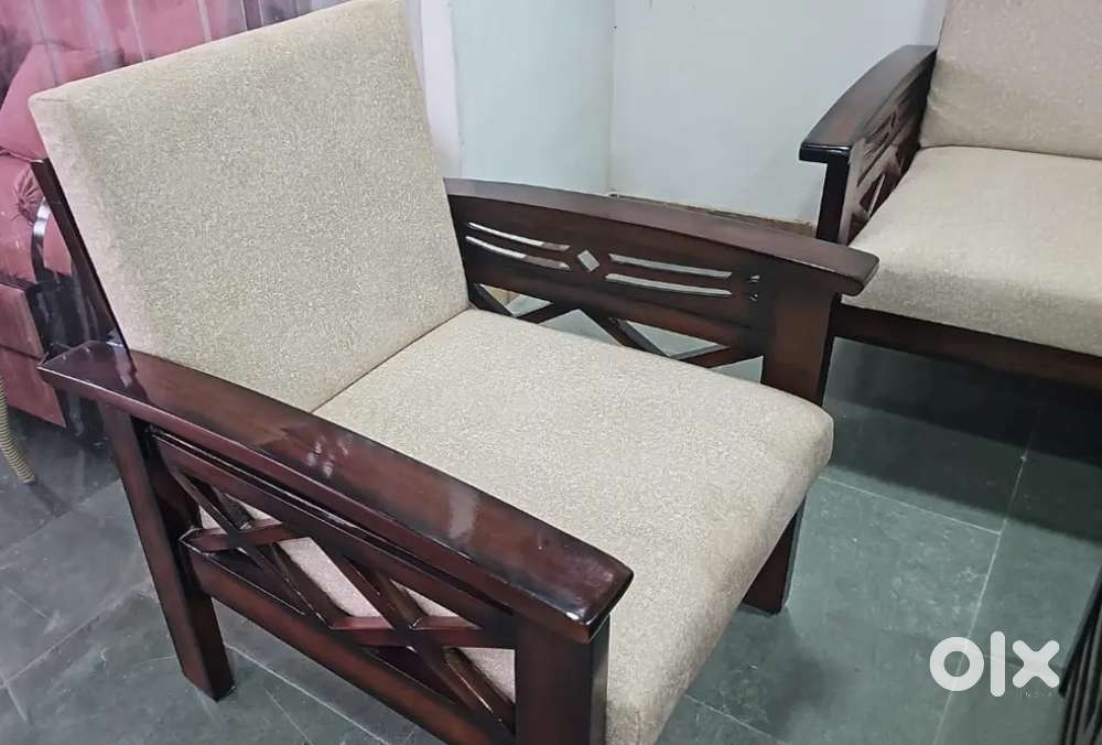 SOFA BEST QUILITY WOODEN 3+2 SET WITH CENTER TABLE GOOD FINISHING