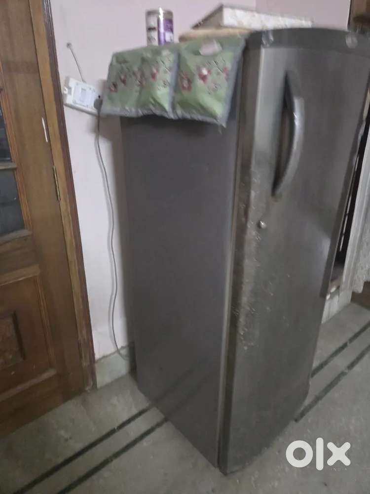 Whirlpool 330 lts refrigerator working condition