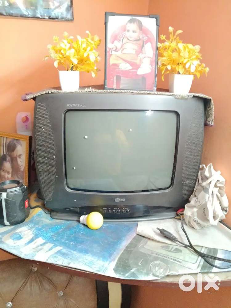 Colour TV is good condition & also Airtel Setup Box with wire & Dish