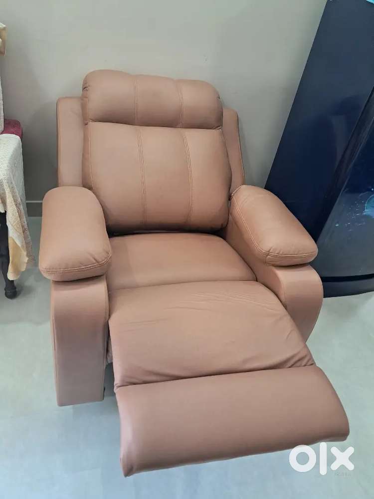 3 Seater Sofa, 2 Electrical Recliner Sofa's