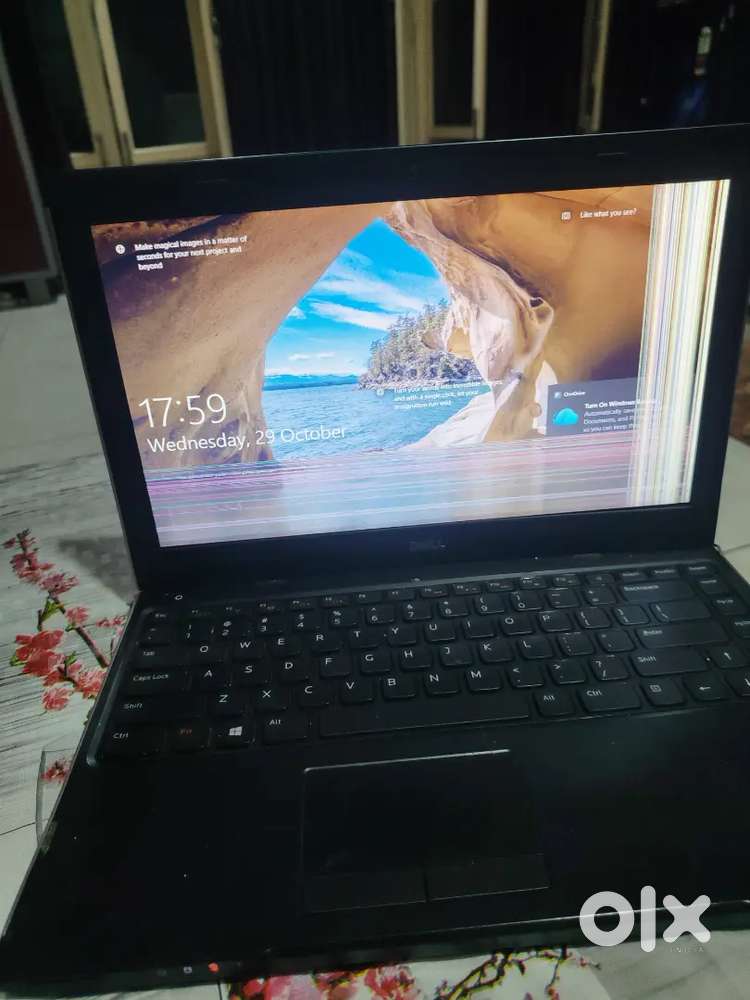 Urgent sell Dell i3 laptop (working,screen crack)