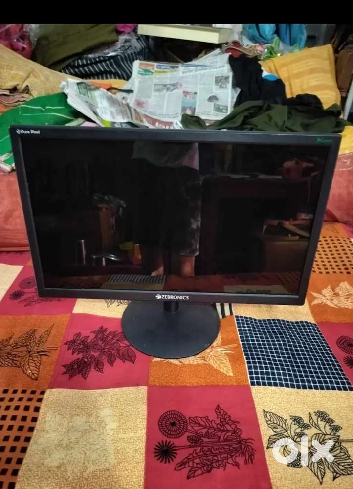 Zebronics moniter ekdam naya hai 4 month purana hai