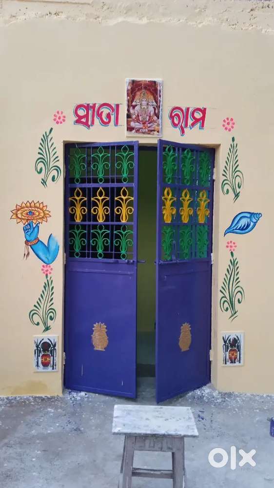 Single room and room with attached kitchen available for rent.