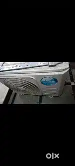 LLOYD 1.5 INVERTER AC IN RUNNING CONDITION