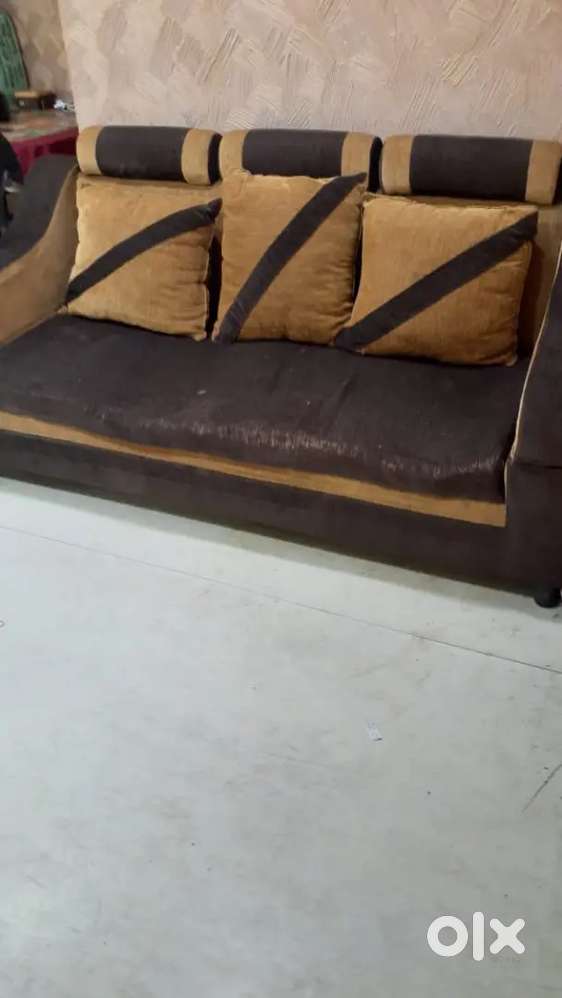 I am selling my 3seater sofa 4years old