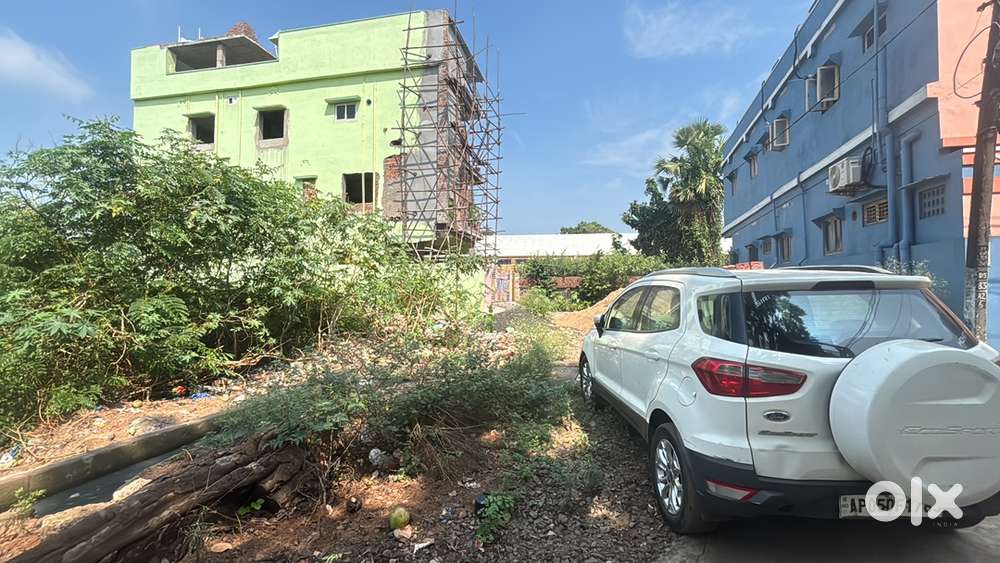 Urgent sale 500 sq yds Southfacing plot for sale in Venkateswaranagar.