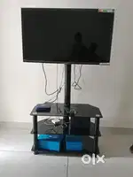 Samsung LED 43 inch Smart FHD TV and floor TV Stand for Sale