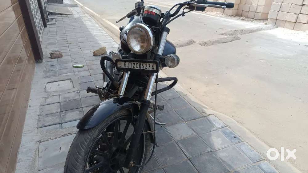 Bajaj-avenger,