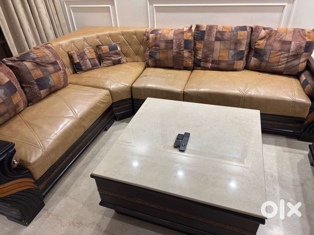 7 seater sofa with marble top center table