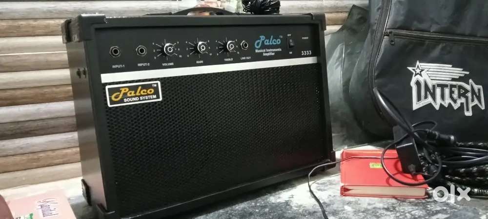 Speaker with microphone