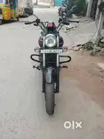 Bajaj Avenger 220 Street