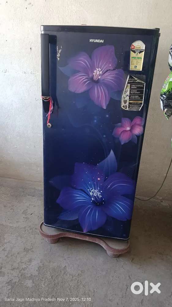 Hyundai refrigerator top condition 10 Month old arjent seal